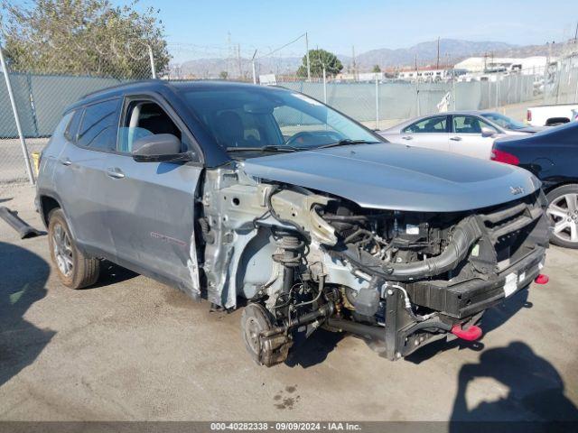  Salvage Jeep Compass