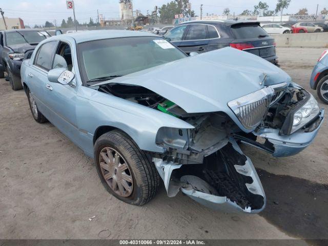  Salvage Lincoln Towncar