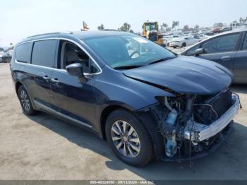  Salvage Chrysler Pacifica