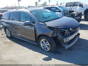  Salvage Toyota Sienna