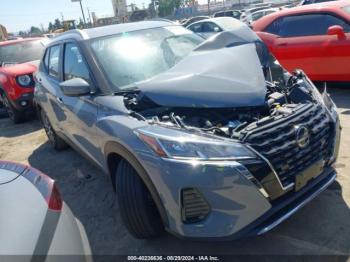  Salvage Nissan Kicks