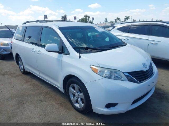  Salvage Toyota Sienna