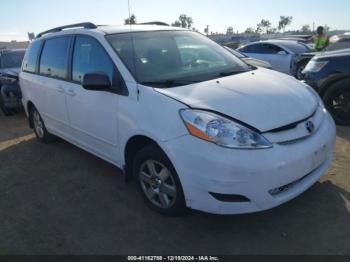  Salvage Toyota Sienna