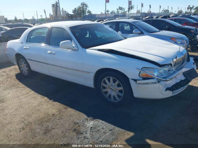  Salvage Lincoln Towncar