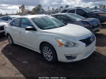  Salvage Nissan Altima