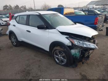  Salvage Nissan Kicks