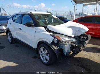  Salvage Nissan Kicks