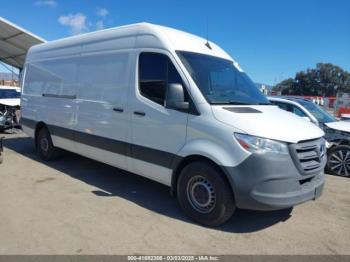  Salvage Mercedes-Benz Sprinter 2500