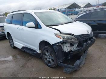  Salvage Toyota Sienna