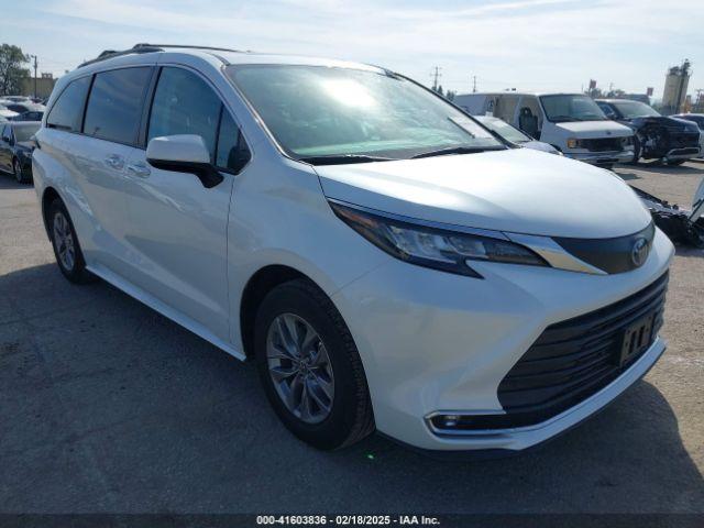  Salvage Toyota Sienna