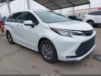 Salvage Toyota Sienna