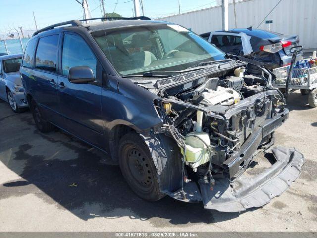  Salvage Toyota Sienna