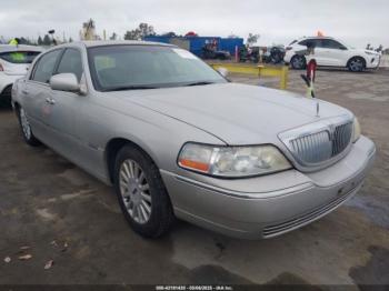  Salvage Lincoln Towncar