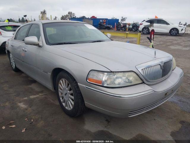  Salvage Lincoln Towncar