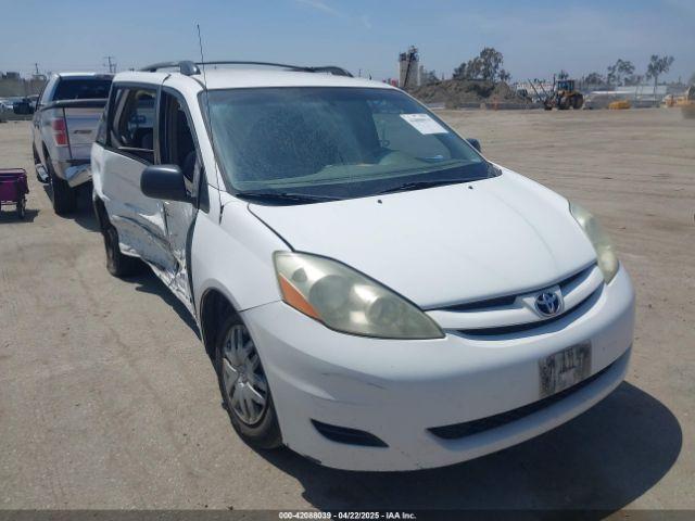  Salvage Toyota Sienna