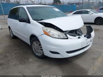 Salvage Toyota Sienna