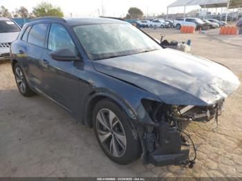  Salvage Audi Q8