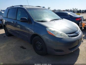  Salvage Toyota Sienna