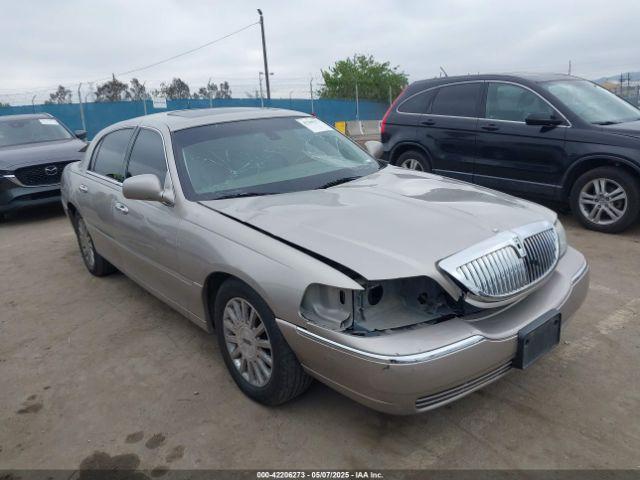  Salvage Lincoln Towncar