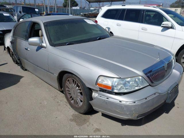  Salvage Lincoln Towncar