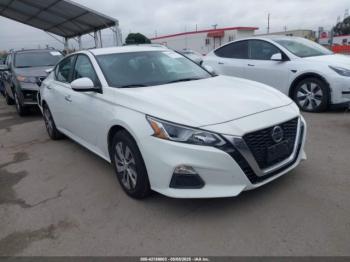  Salvage Nissan Altima