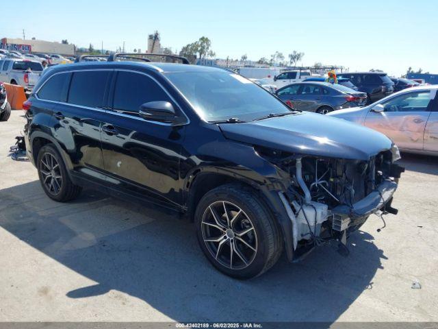  Salvage Toyota Highlander