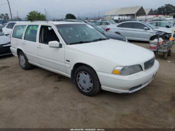  Salvage Volvo V70