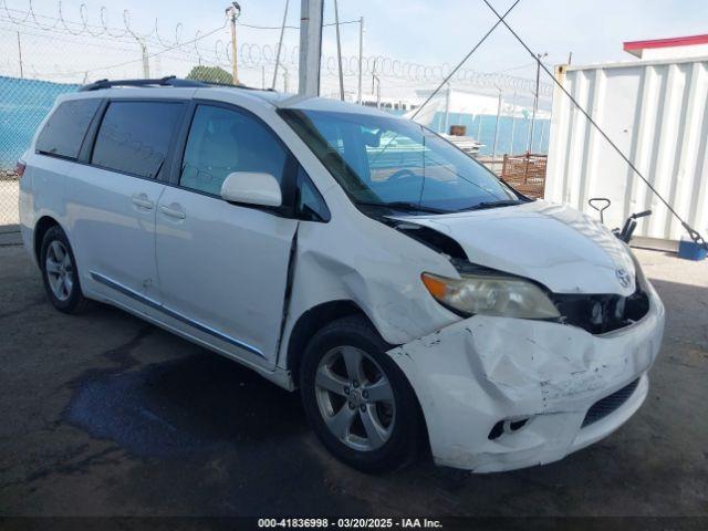  Salvage Toyota Sienna