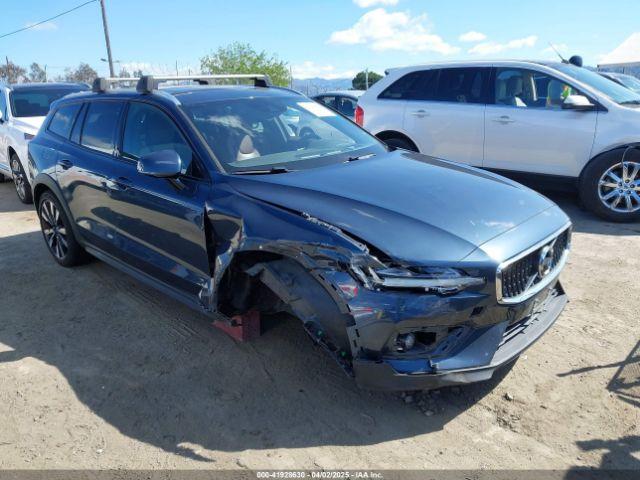  Salvage Volvo V60 Cross Country
