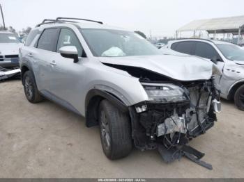  Salvage Nissan Pathfinder