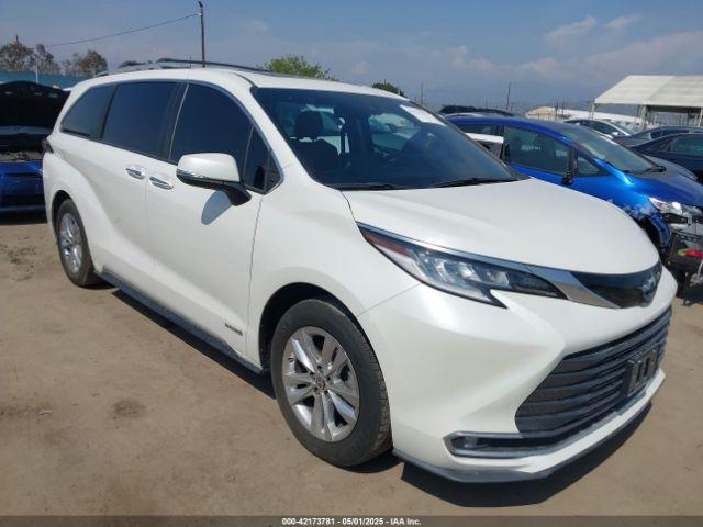  Salvage Toyota Sienna