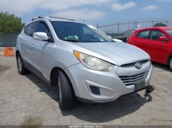  Salvage Hyundai TUCSON