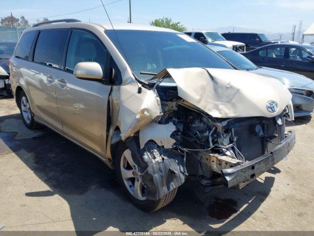  Salvage Toyota Sienna