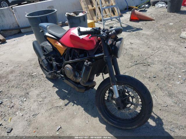  Salvage Husqvarna VITPILEN 701