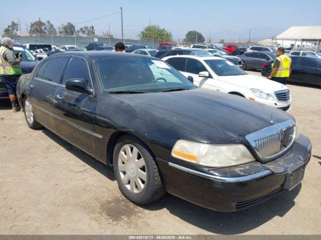  Salvage Lincoln Towncar