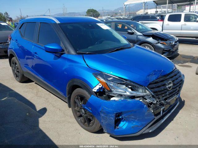  Salvage Nissan Kicks