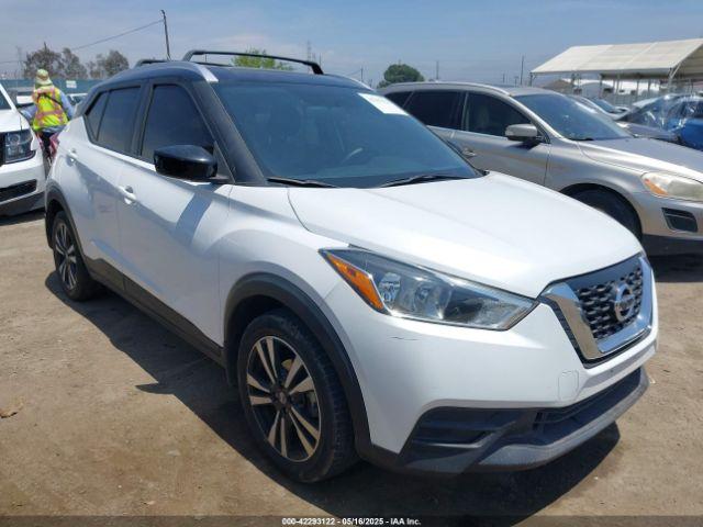  Salvage Nissan Kicks