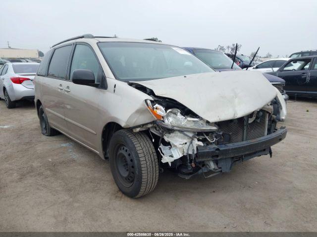  Salvage Toyota Sienna