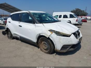  Salvage Nissan Kicks
