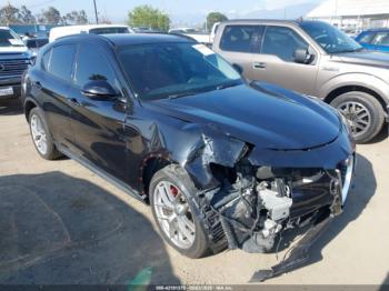  Salvage Alfa Romeo Stelvio