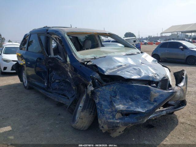  Salvage Toyota Sienna