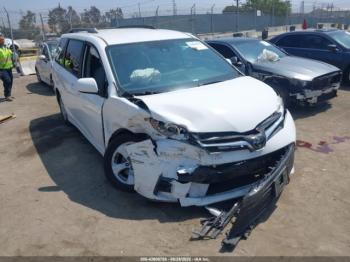  Salvage Toyota Sienna
