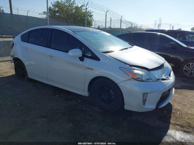  Salvage Toyota Prius