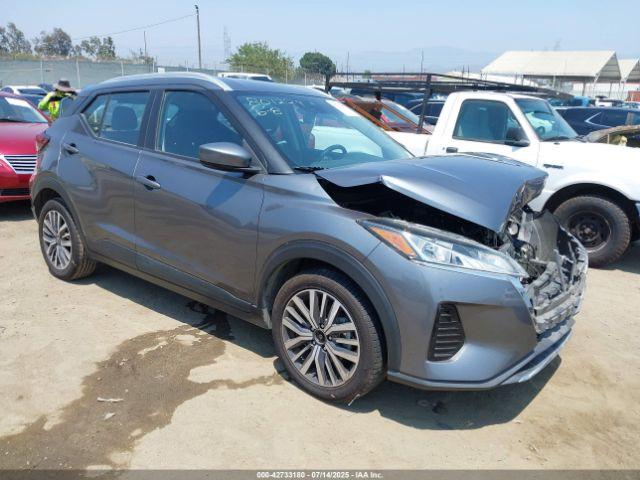  Salvage Nissan Kicks