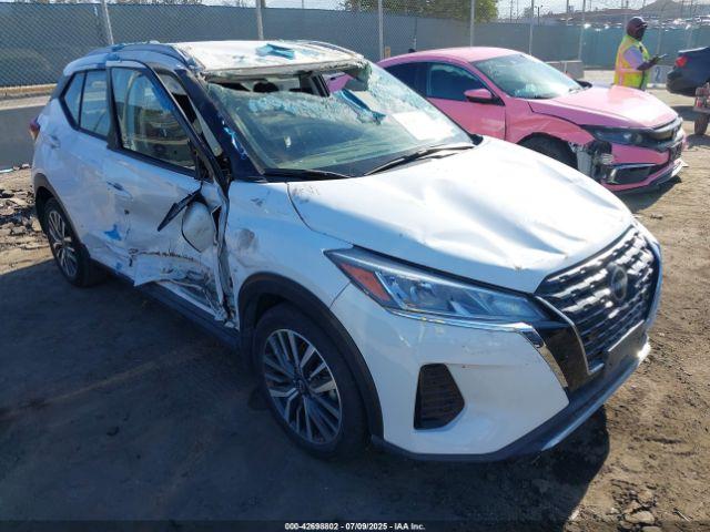  Salvage Nissan Kicks