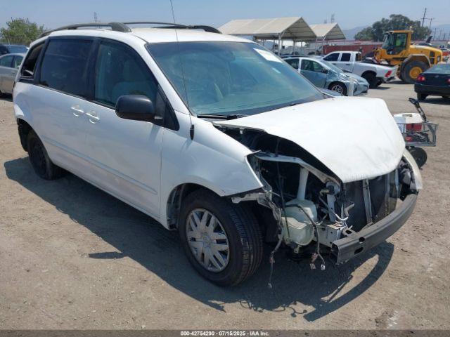  Salvage Toyota Sienna