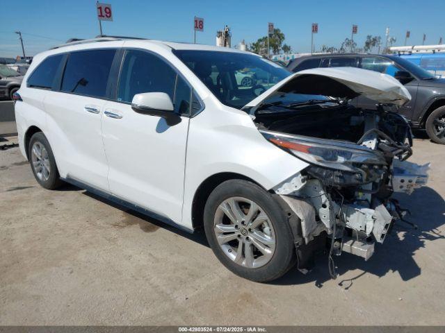  Salvage Toyota Sienna