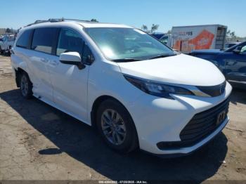  Salvage Toyota Sienna