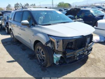  Salvage Kia Carnival