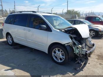 Salvage Toyota Sienna